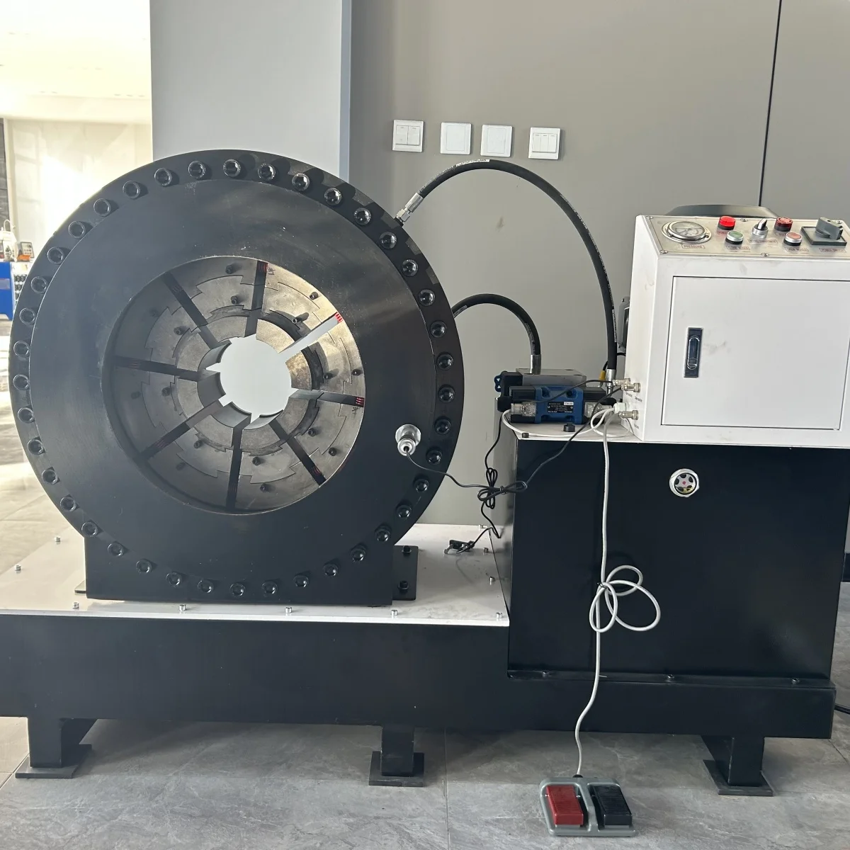 Automatic Hydraulic Hose Locking and Shrinking Machine, New Bearing Factory, Control Crimping Hydraulic Stripper