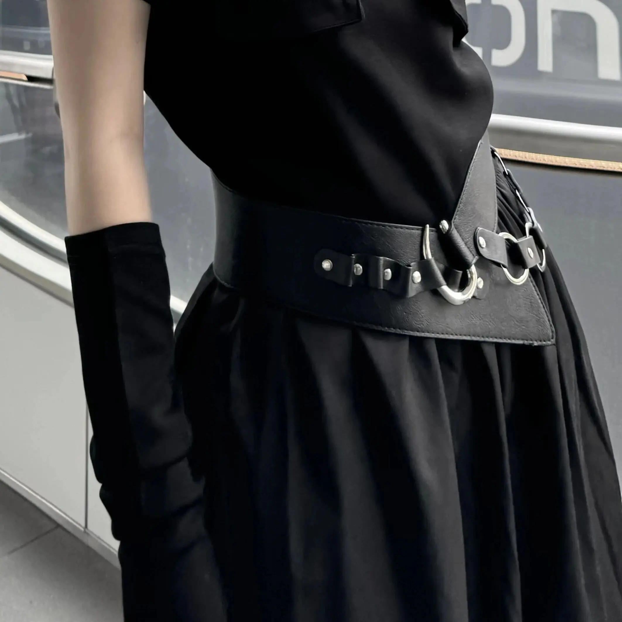 

American Retro Black Waist Cincher - Buckle Corset Belt for Coats & Dresses, Edgy Belt for Women