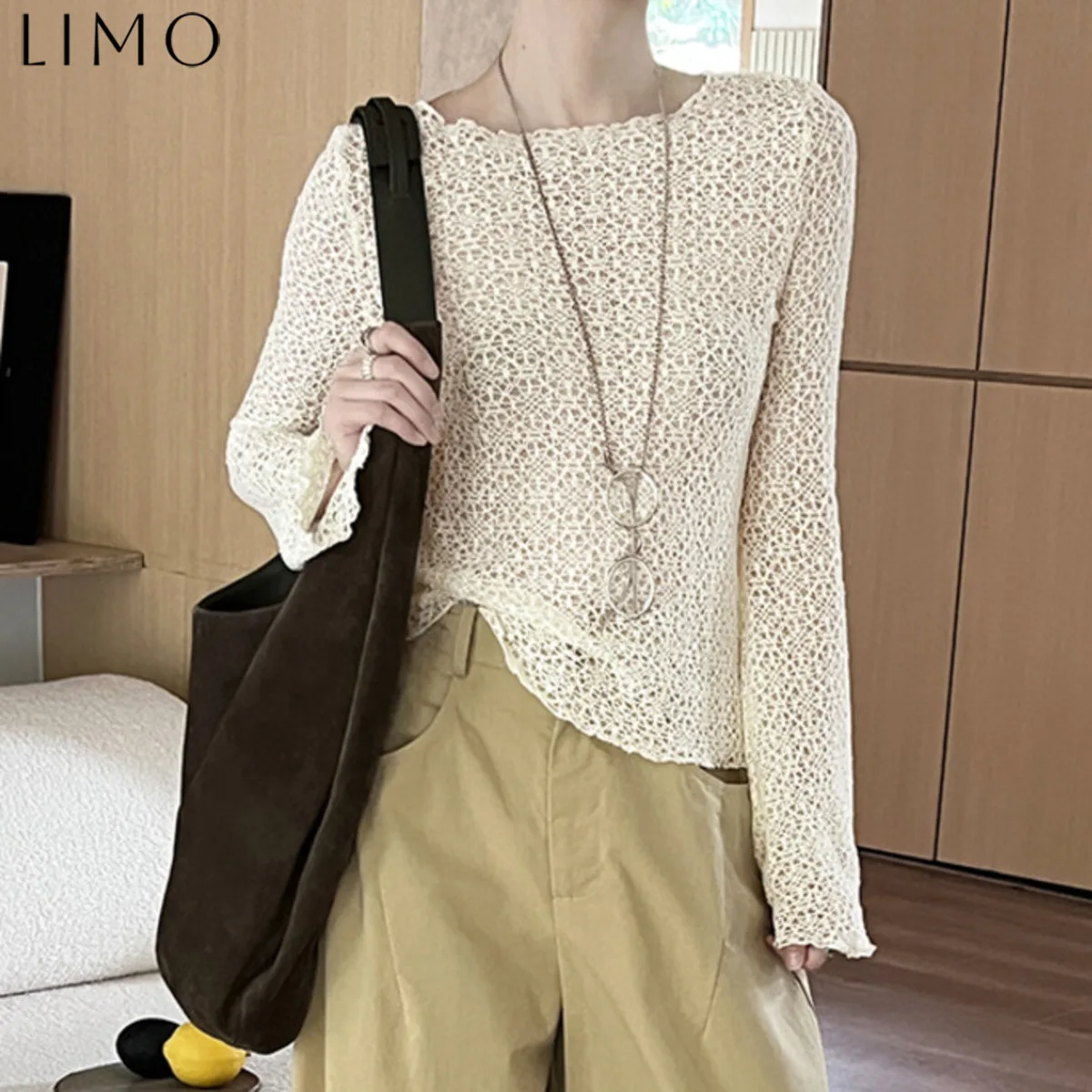 

LIMO 2025 New French Vintage Lace Blouse Women 3D Hollow Out Smocked Shirt Elegant Chiffon Summer Top Simple Ladies