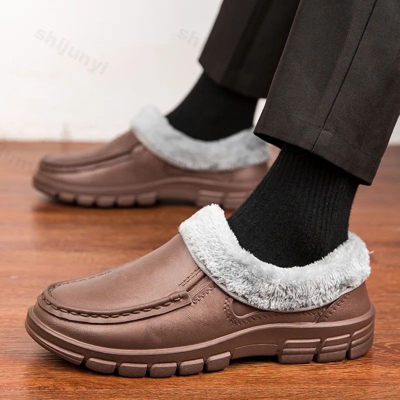تصميم موجز منخفض أعلى أحذية قطنية غير رسمية للرجال 2025 شتاء جديد دافئ مريح موضة الاتجاه تنوعا أفخم أحذية مكتنزة