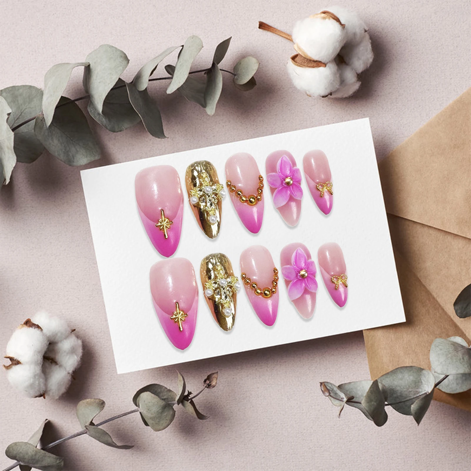 10 szt. Różowe Migdałowe Sztuczne Paznokcie 3D Kwiaty Dekoracja Paznokci Dociskanych Francuski Gradient Ręcznie Robione Sztuczne Paznokcie Z Złotymi Gwiazdkami i Kokardkami