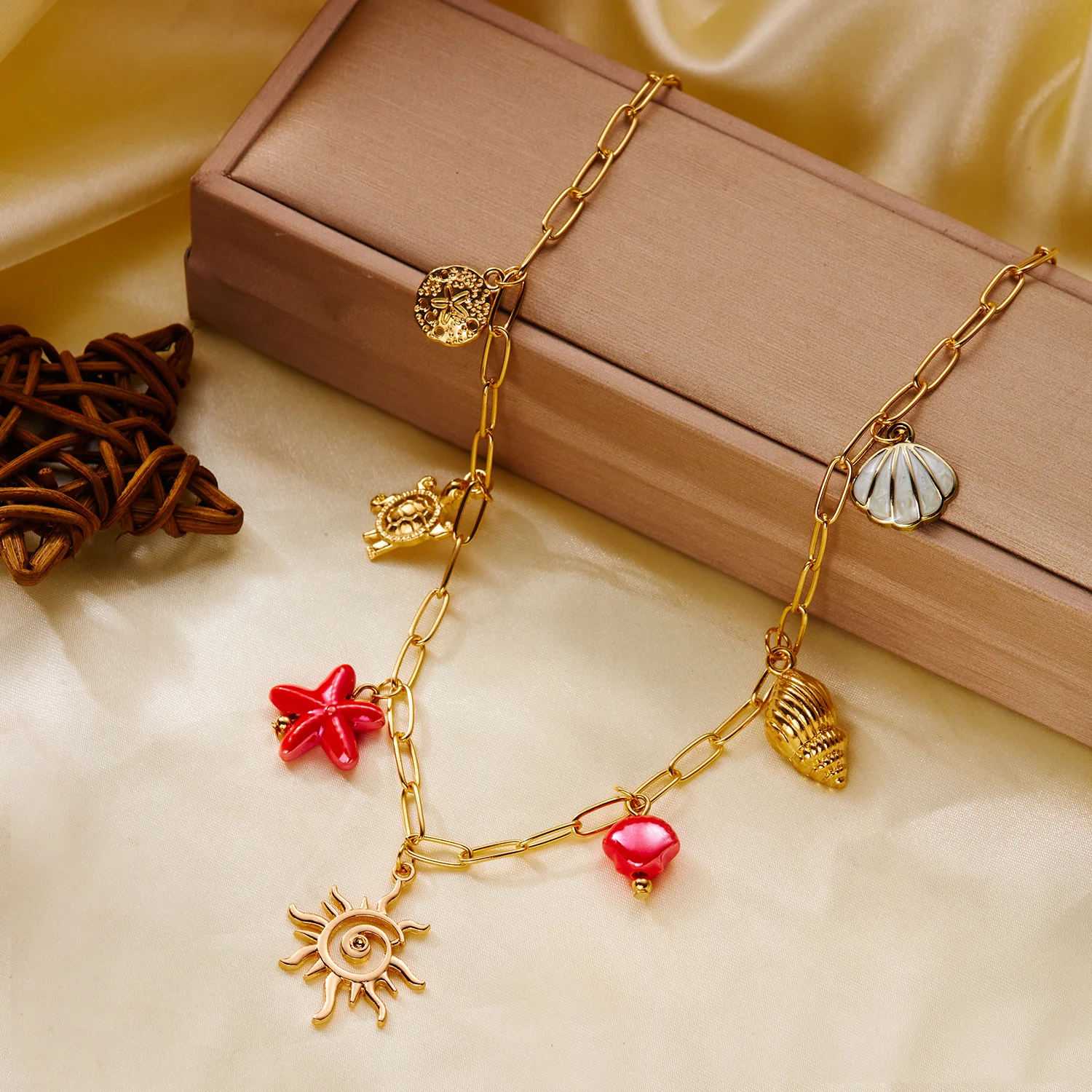 Klassische Seestern-Kokospalmen-Muschel-Sonnen-Anhänger-Halskette für Frauen Boho Goldfarben-Kette Choker Trendiger Sommer-Strandschmuck – Detail 4