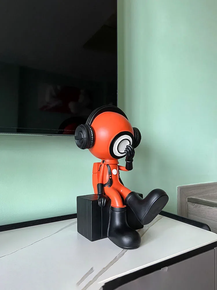 Nordic Home Decor Astronaut Statue Trend Room Decor Ornaments Figure Figurine Indoor Home Decoration Accessories Resin Sculpture