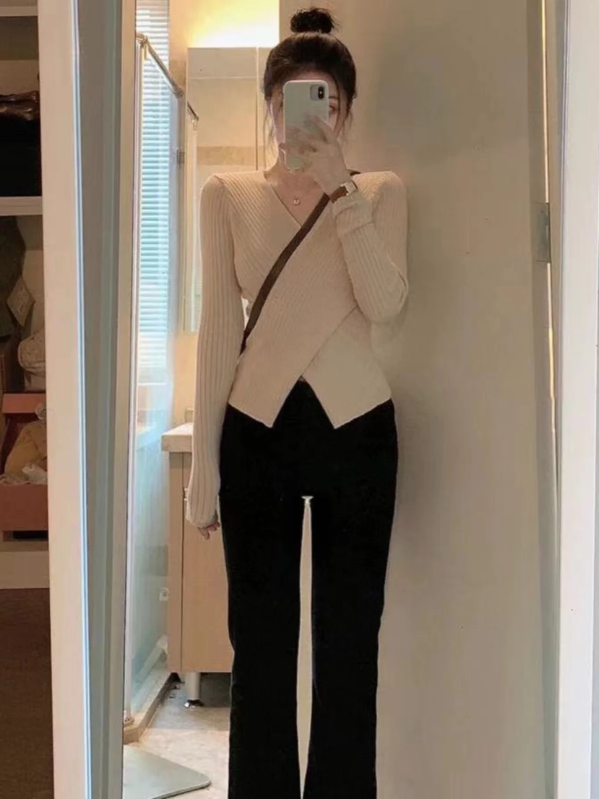 

Women's Knitted Base Shirt Early Spring Pure Desire Inner Wear Design Slim Fit V-Neck Sweater Stylish Top Winter