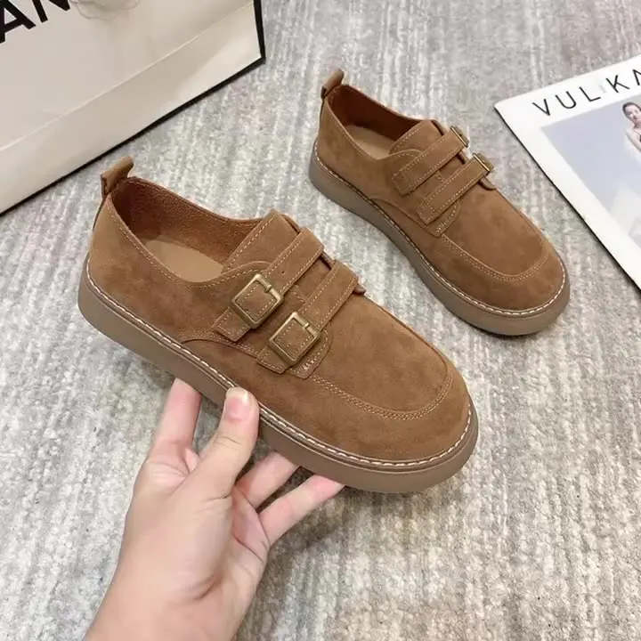 

Туфли женские без шнуровки, модные повседневные кроссовки с круглым носком, лоферы на плоской подошве, в британском стиле, с мехом, без застежки, осень 2024