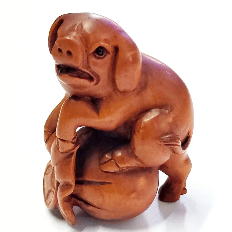 

GX274 — 20-летний размер 1,8 дюйма, ручная резная самшит Netsuke — милая свинья с сумкой