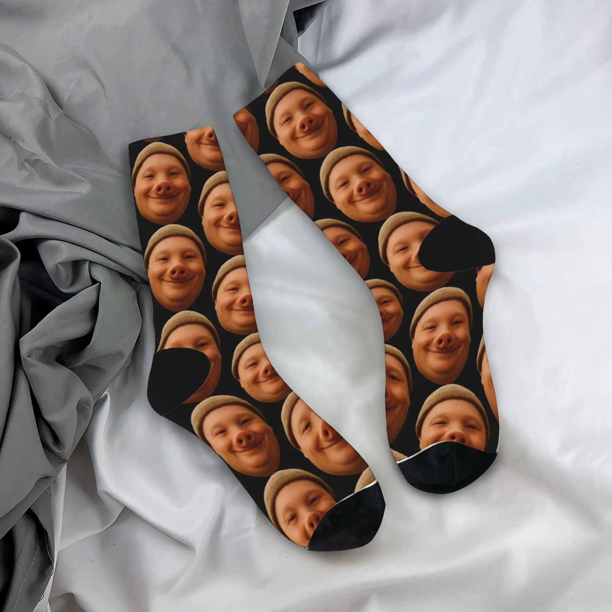 Herrensocken John Pork Lustige Meme-Strümpfe Winterliche Freizeitsocken Hochwertige bedruckte Klettersocken mit rutschfester Sohle