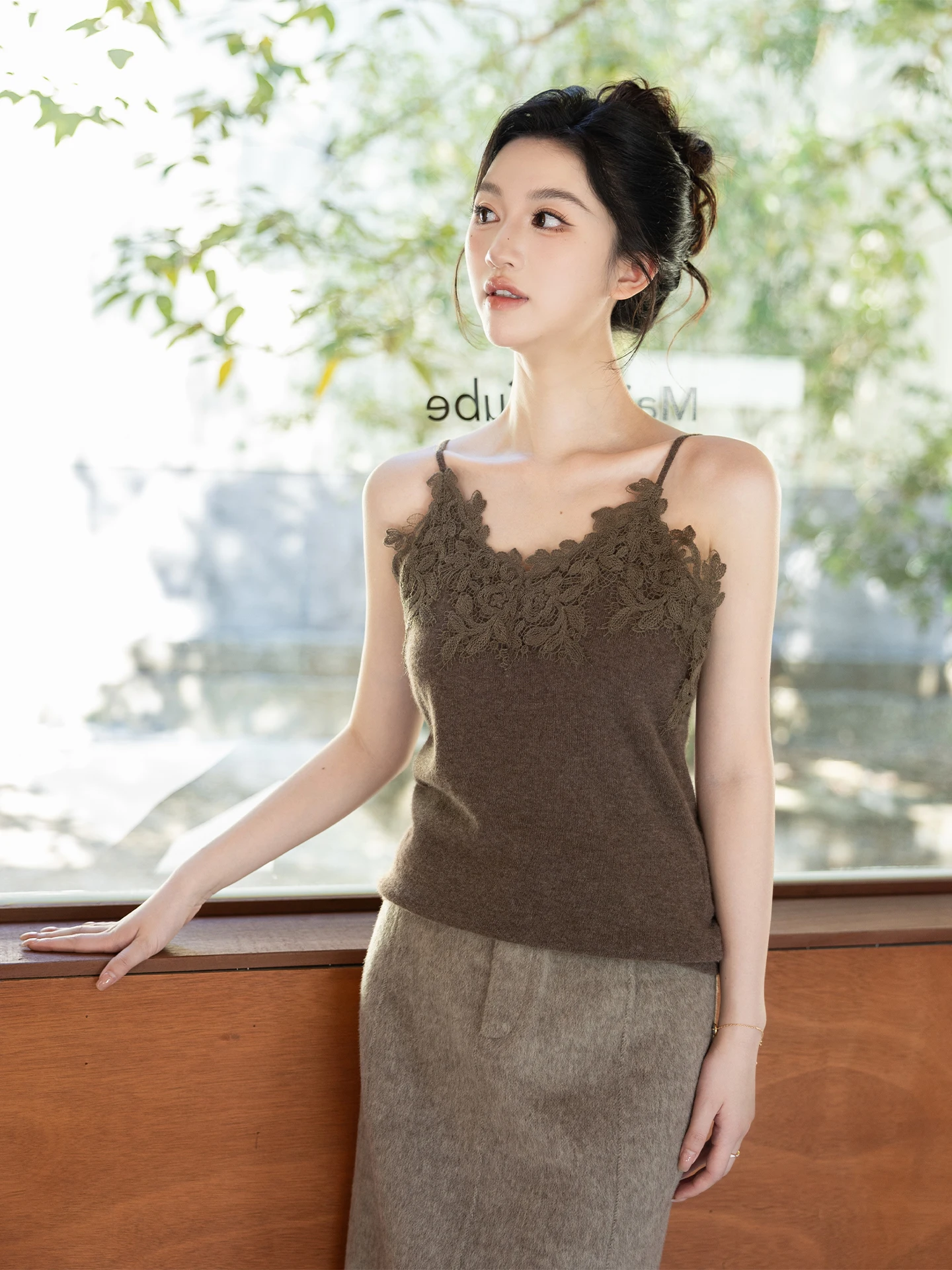 

SerioLudere Women's Slim Fit Camere Csole Vest Embroidered Base Layer Tank Top Commute Sle Faion Autumn 2025