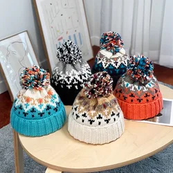 2024 Śliczne haftowane czapki z nadrukiem dla kobiet Mężczyźni Zimowe wełniane ciepłe futro Pompom Baggy Knit Hat Bonnet Caps