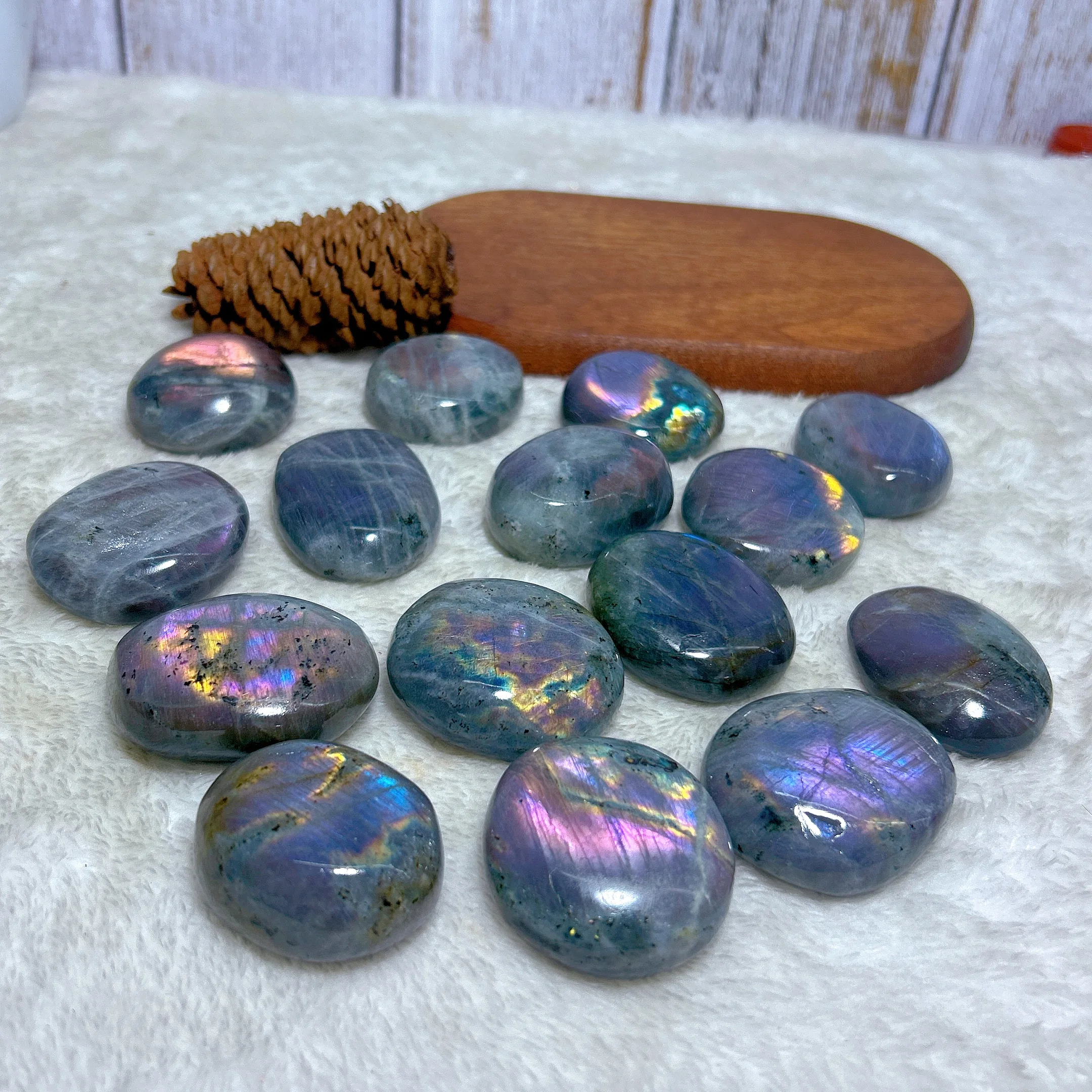 

Wholesale Healing Natural Crystals Purple Labradorite Palm Stone High Quality Reiki Home Decorations Mineral Energy Gift