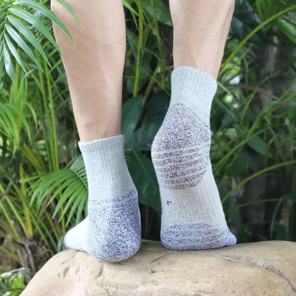 3 أزواج من الجوارب الرياضية الممتصة للرطوبة ذات النعل السميك للجنسين مع قيعان مبطنة مثالية للجري والرياضات الاحترافية EUR35-50