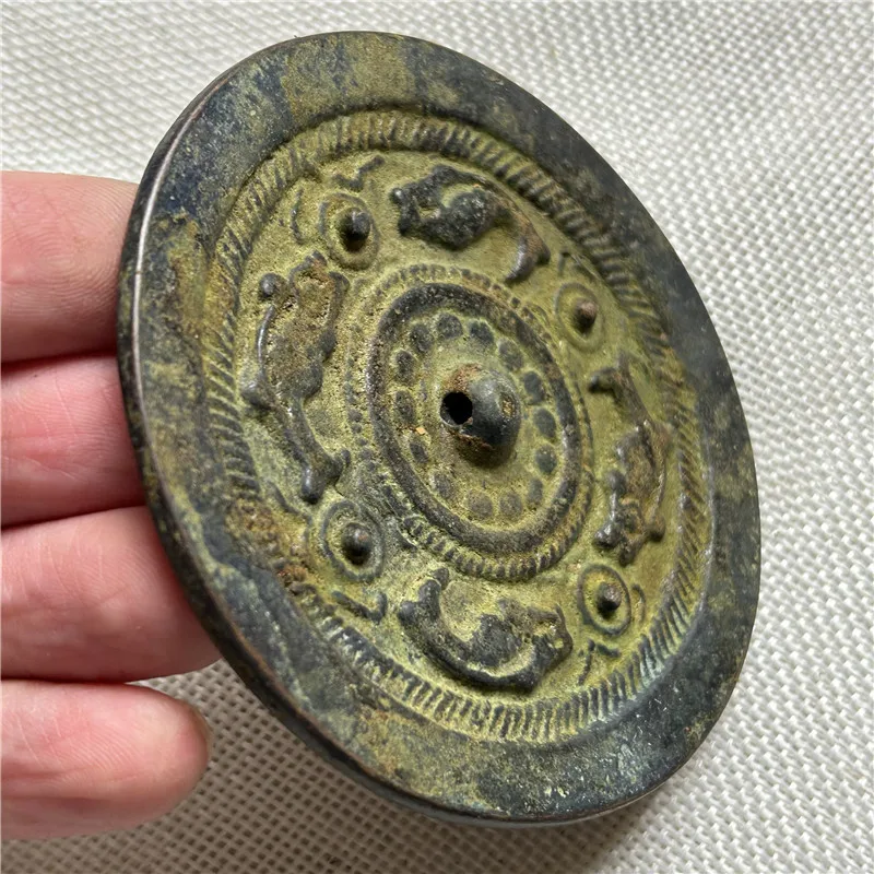 Bronze handicrafts, Han Dynasty green rust copper mirrors, with fish wrapped in thick and mellow paste year after year