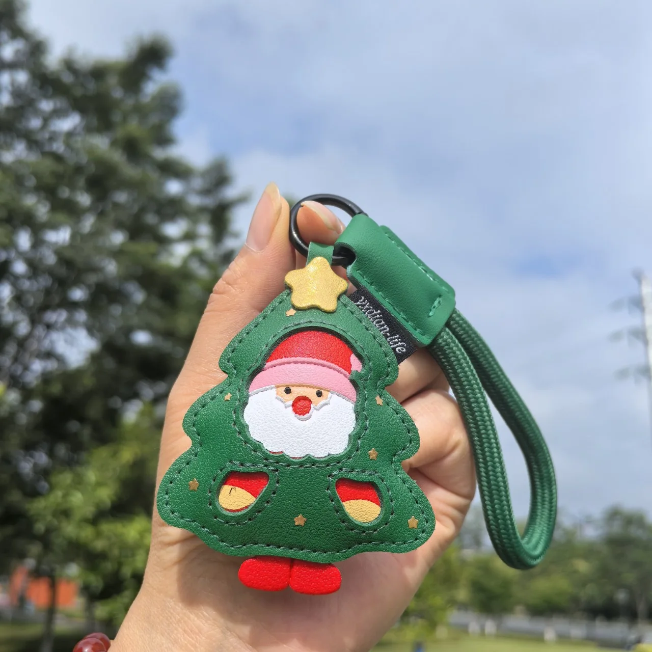 PU-Leder Schlüsselanhänger Weihnachtsmann Weihnachtsbaum Rentier Socken-Anhänger Schlüsselring Taschenanhänger Feiertags-Party-Dekoration Geschenk für Frauen – Detail 7