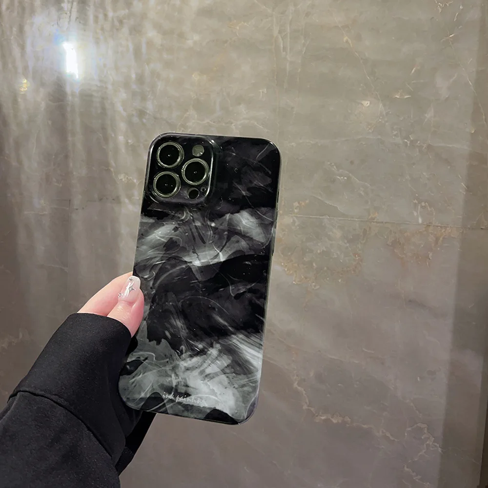 Black-and-white shading following from contracted scale  for iPhone13, 15, 15 pro