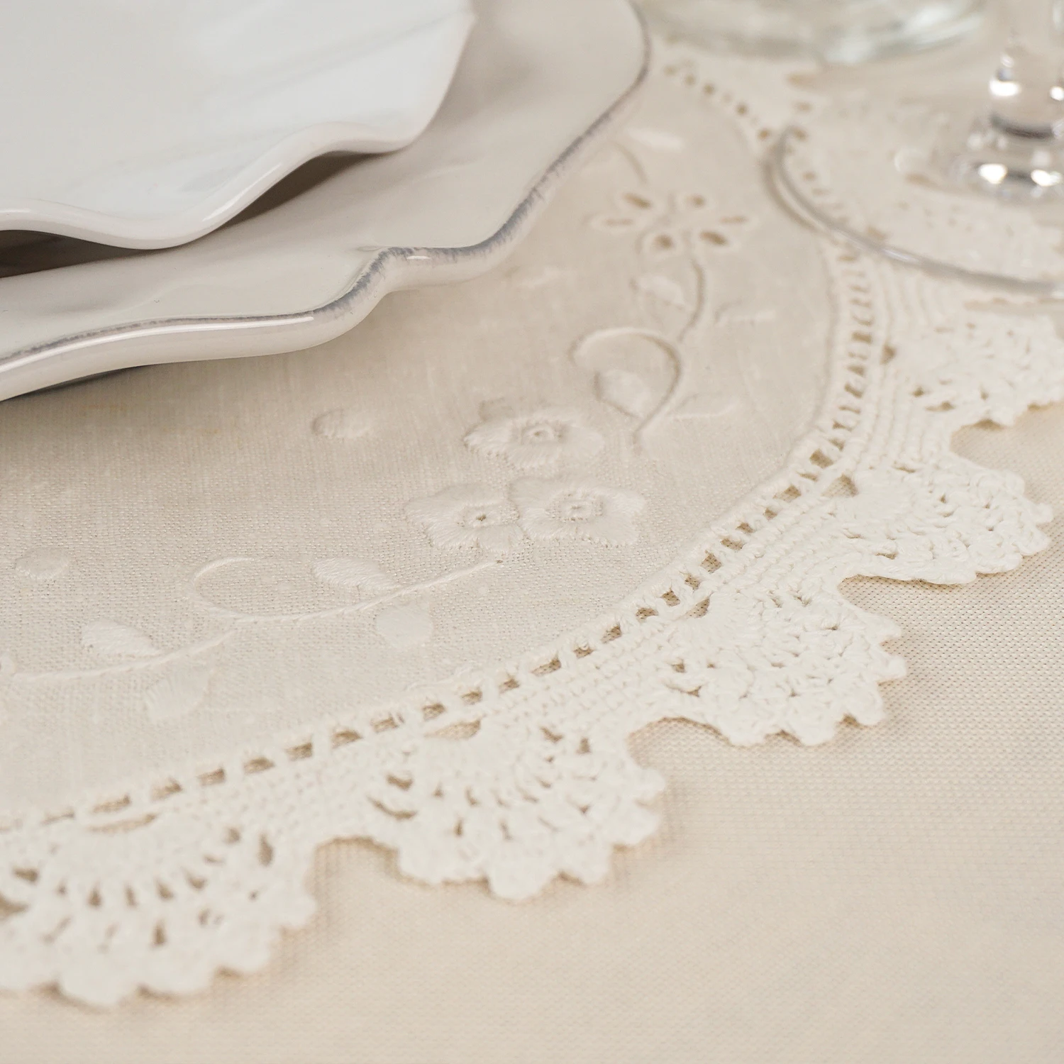 Vintage Leinen-Tischsets im 2er-Set, 100% Reines Leinen mit Handbestickten Blumenmuster - Rechteckige & Runde Tischmatten - Limitierte Handwerker-Edition – Detail 5