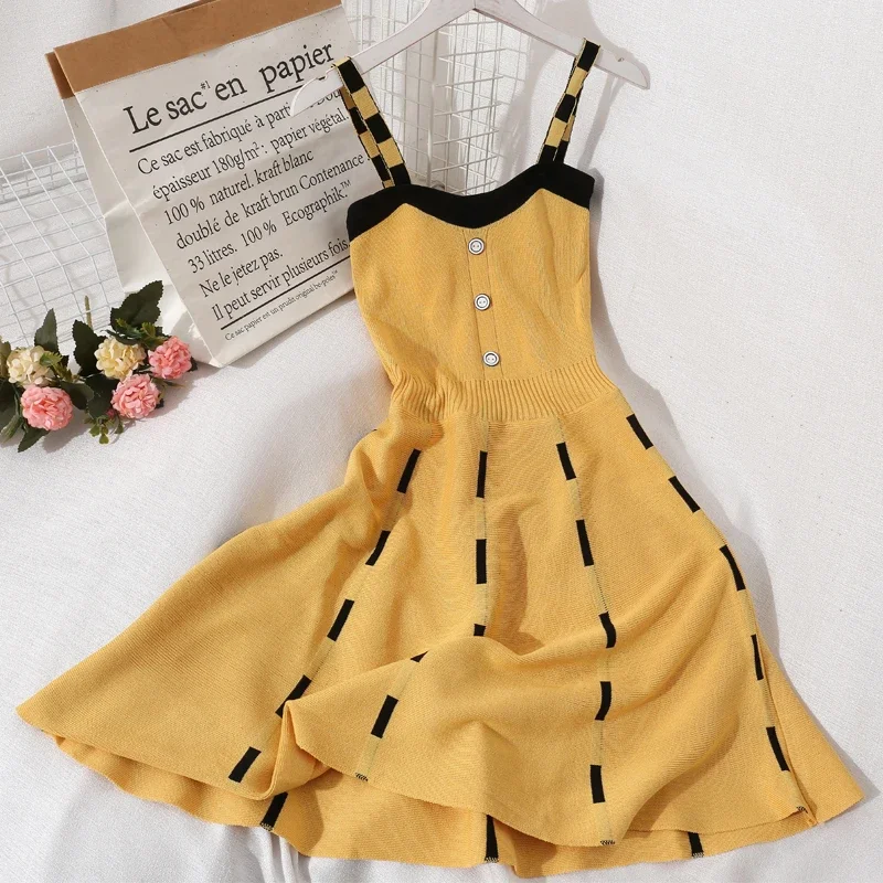 2024 giallo/nero kWomen lavorato a maglia sexy con cinturino per spaghetti mini abito estivo casual abiti da maglione abiti streetwear