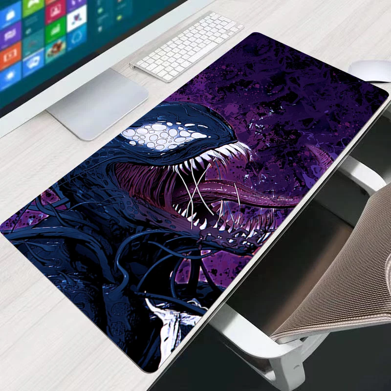 แผ่นรองเมาส์เวนอมอะนิเมะออกแบบมาโดยเฉพาะสำหรับพีซี แผ่นรองโต๊ะเกมเมอร์ สำนักงาน คอมพิวเตอร์ พรม คีย์บอร์ด โต๊ะ อุปกรณ์เสริมสำหรับเล่นเกม แผ่นรองเมาส์