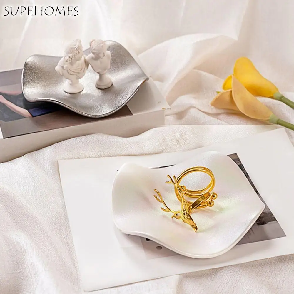 

Ceramic Jewelry Display Tray Flower Shaped Irregular Storage Plate Crafts Ins Style Decorative Plate Photography Props