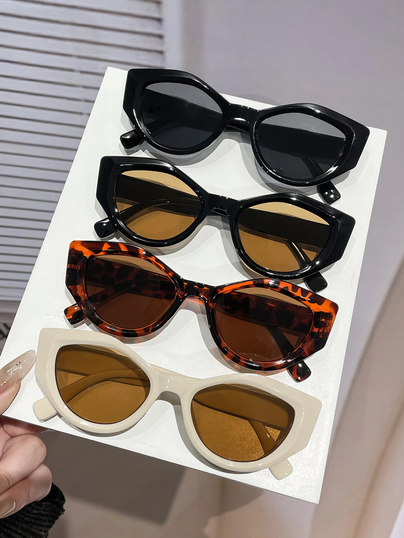 4PCS Unisex Retro European Oval Frame Fashion Glasses Driving Compatible Simple Elegant Design Male Female Universal Eyewear