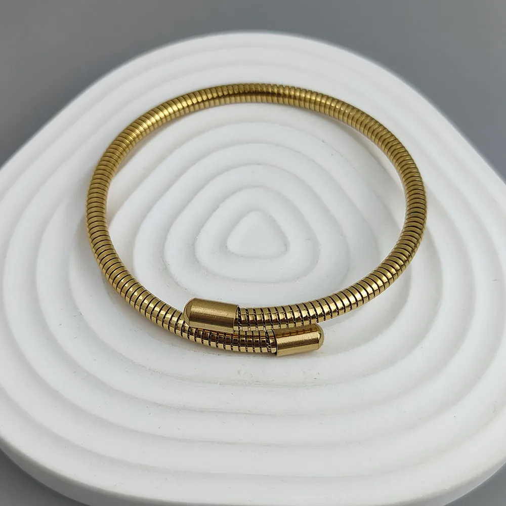 Charming gold-plated 18K stainless steel spring women\'s bracelet, high quality waterproof jewelry, wedding party gift