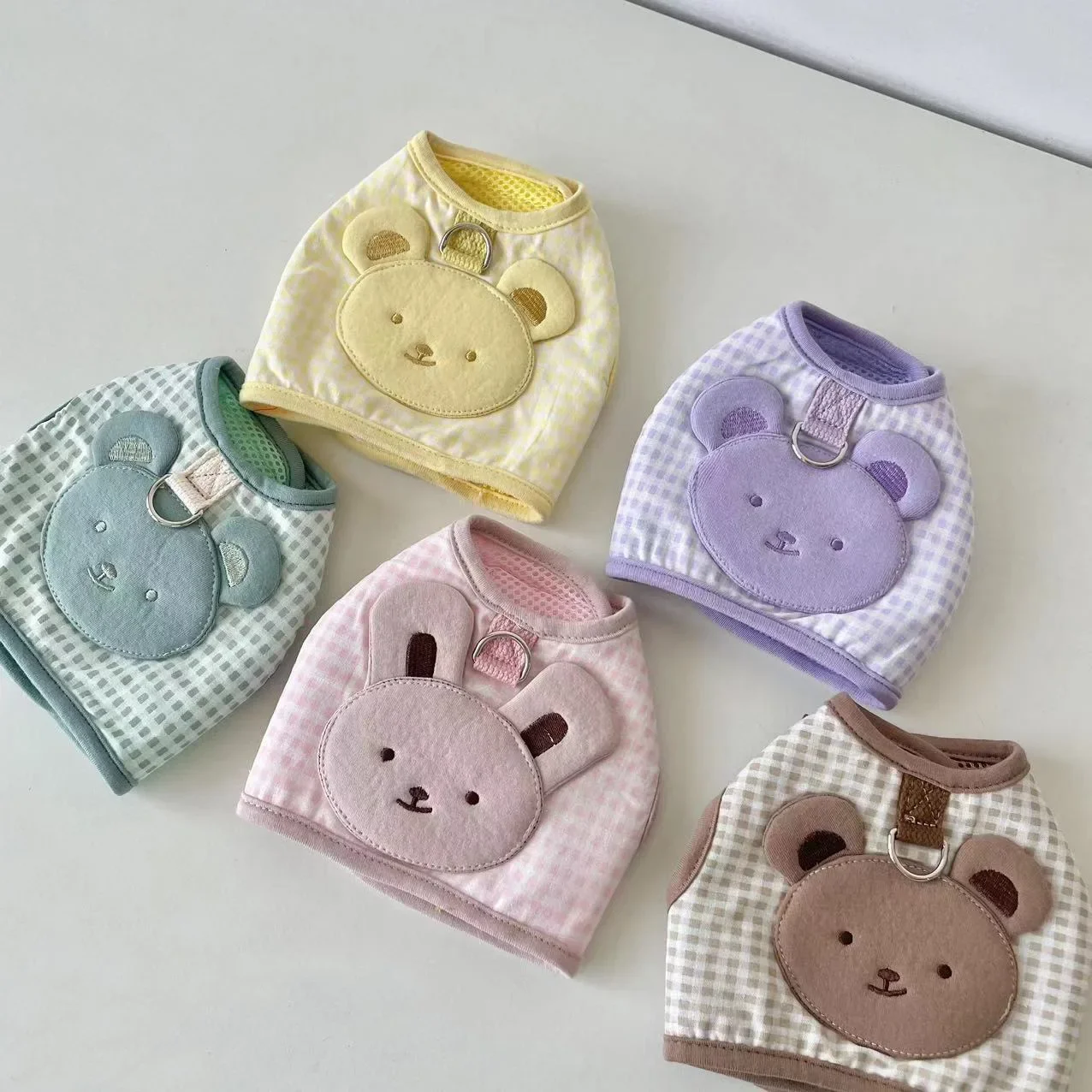 INS Pet Five Color Checker Cute Bear Series Chest Back Pet Small Dog Go Out Traction Sunshade Hat Cute Chest Back Set Puppy