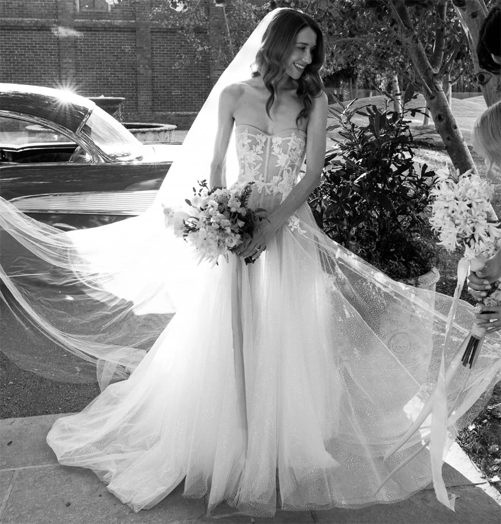 Белое свадебное платье трапециевидной формы на заказ в Токио, без бретелек, без рукавов, на молнии сзади, со шлейфом, свадебное платье, элегантное свадебное платье из тюля