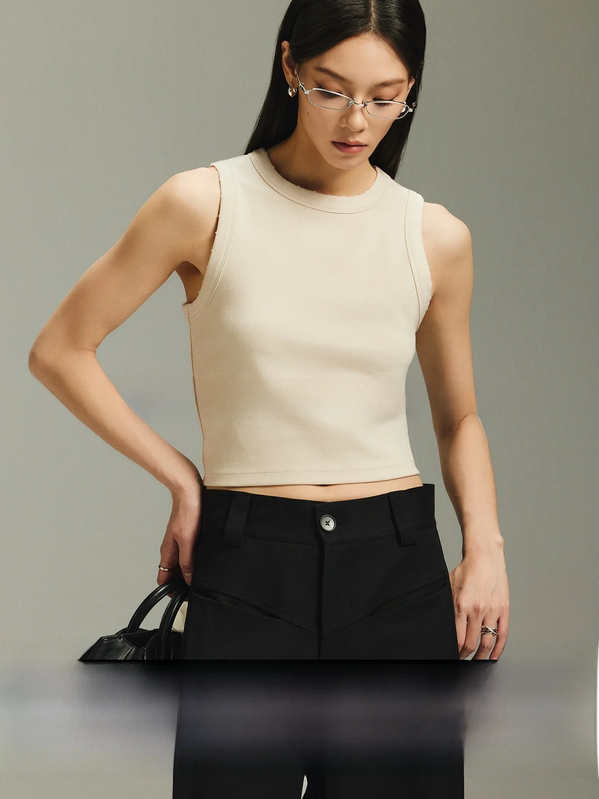 

Приталенная хлопковая майка с круглым вырезом без рукавов, модная, высокоэластичная, классическая, длиной до талии, в роскошном стиле, для прогулок по городу.