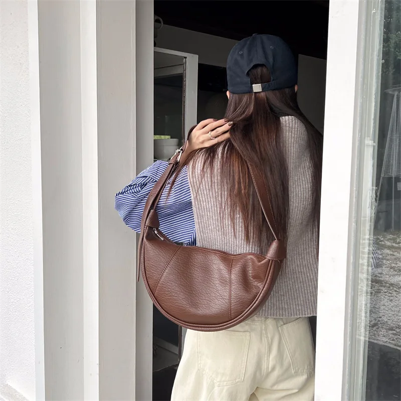 

Женская сумка с клецками, 2024, простая сумка на плечо, подмышки, модные пригородные диагональные кошельки и сумки