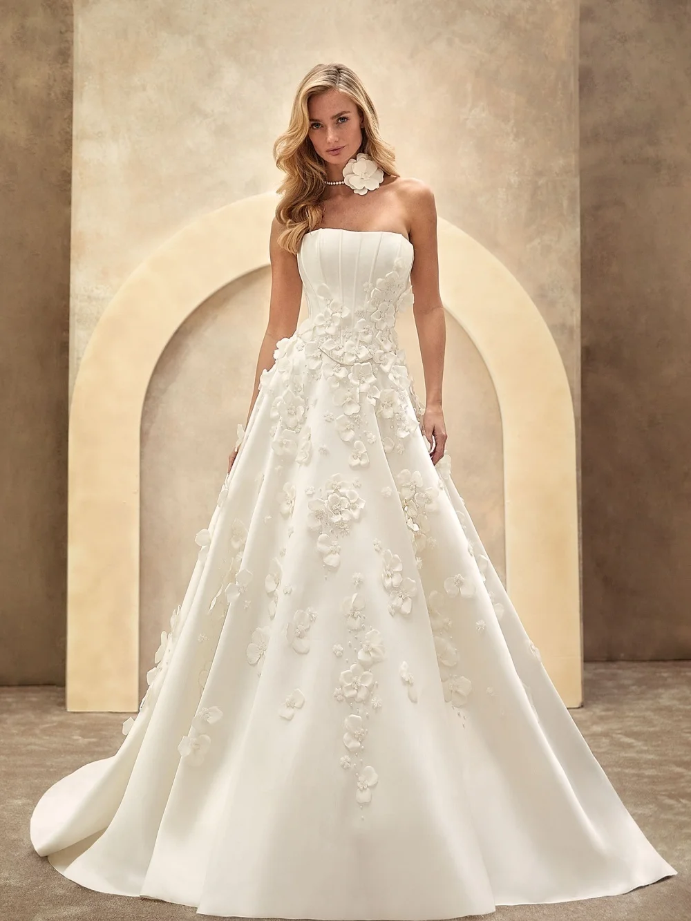 

Stylish 3D Flower Wedding Dresses Charming Strapless Bridal Gowns Stylish Satin Floor-Length Wedding Gowns Vestidos De Novia