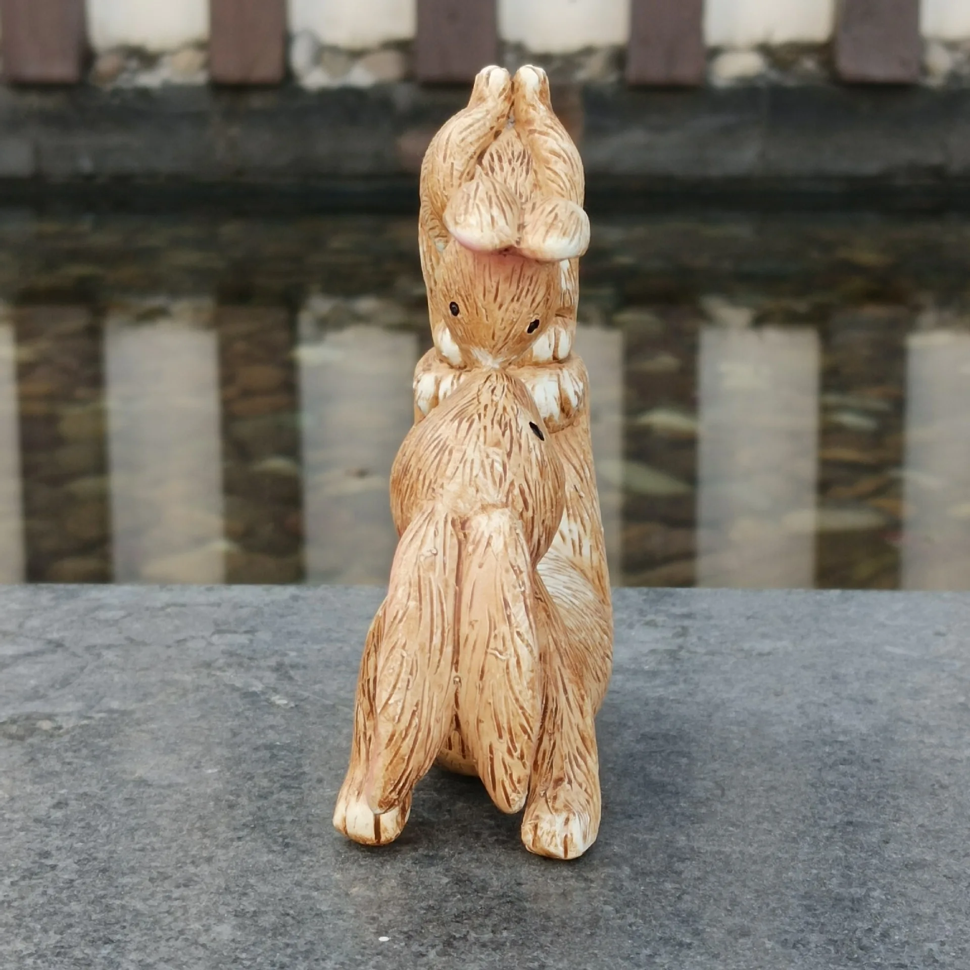 1 قطعة تمثال أرنب تقبيل الراتنج المعاصر ، زخرفة زخرفية تحت عنوان الحب للمنزل ، مثالية لعيد الحب وعيد الفصح