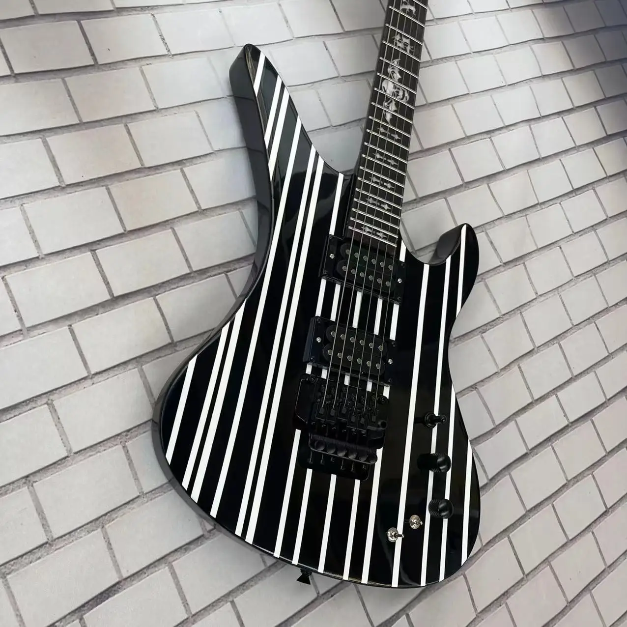 

Bullhorn style 6-string integrated electric guitar, black body with white stripes, high gloss, rose wood fingerboard, maple wood