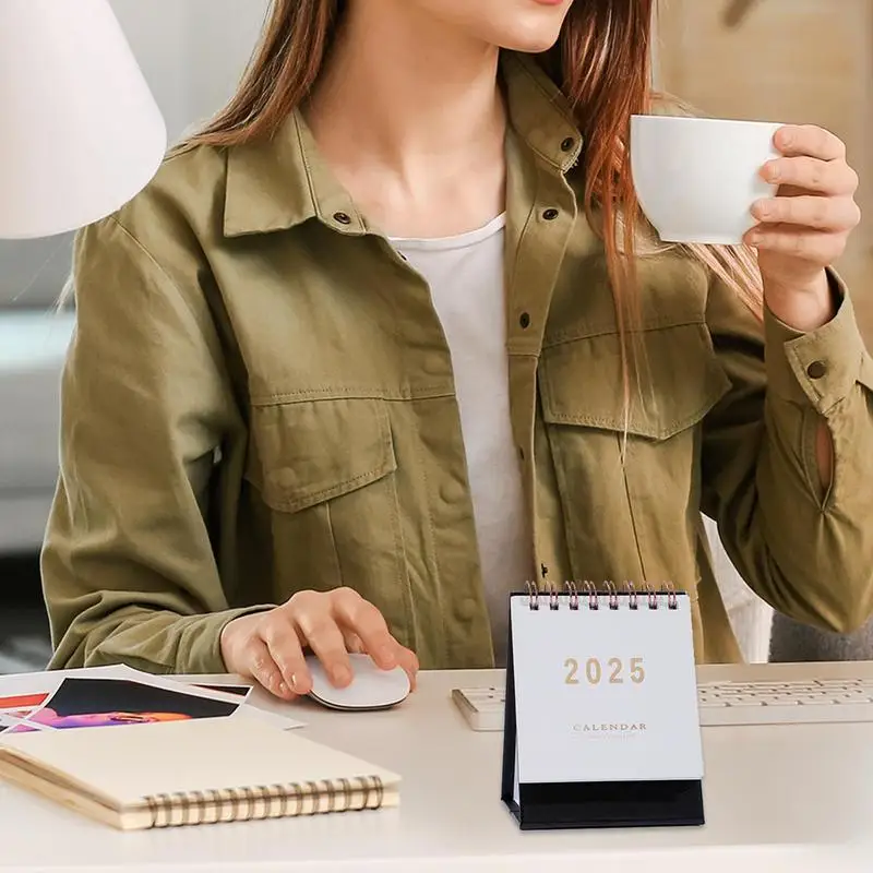 ปฏิทินตั้งโต๊ะแบบตั้งได้ปฏิทินทำงาน2025โต๊ะพับได้ม้วนปฏิทินวางแผนรายวันส่วนบุคคลสำหรับการจัดระเบียบที่ง่าย
