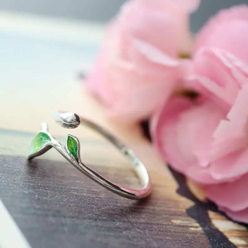 Fashion Accessories Green Color Leaves and Twig Wrap Around Ring Silver Color Nature Inspired Fine Jewelry for Women Adjustable