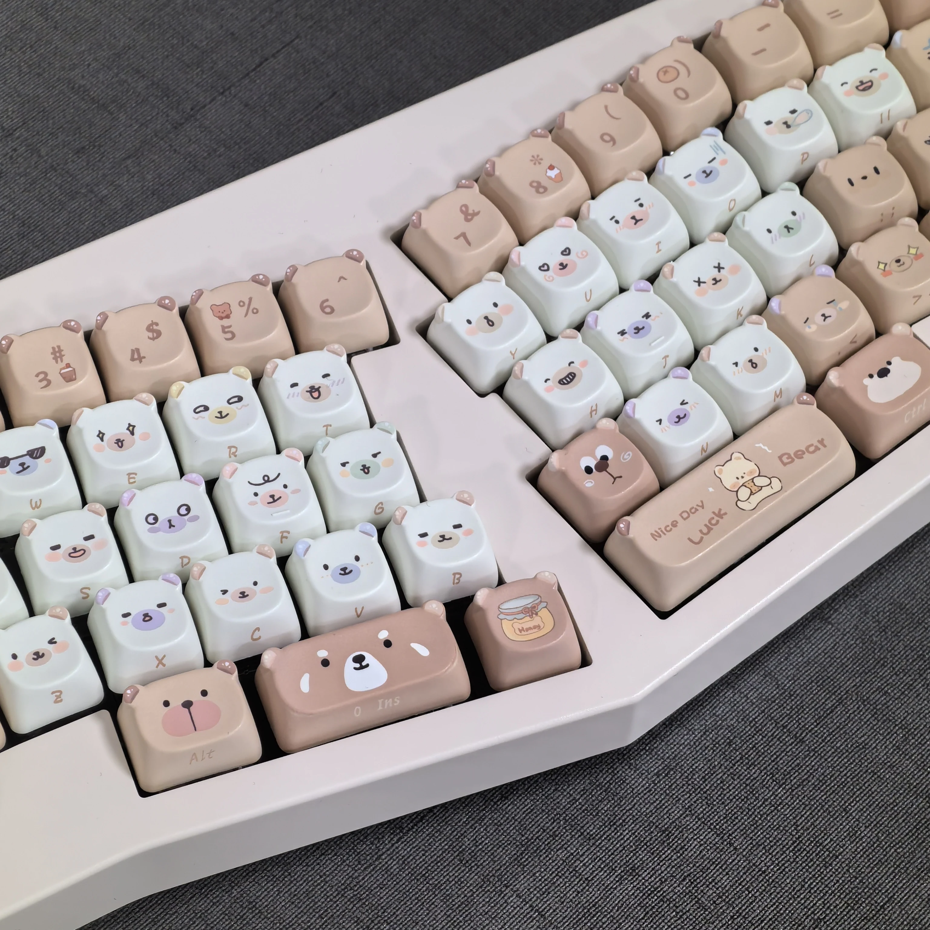 133-Key Mocha Bear Keycap EAO PBT Khaki White Keycap Suitable For Alice Layout Mechanical Keyboard Cartoon Cute Bear Diy Keycap