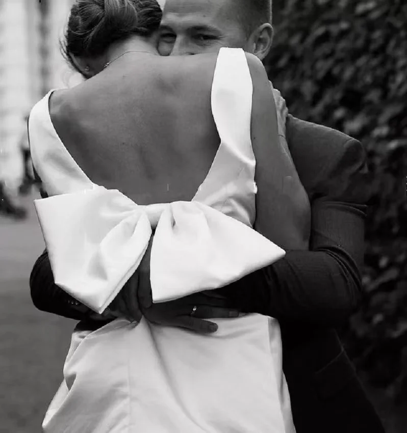 Robe de Mariée Courte en Satin Blanc, Simple, Personnalisée, Grande Taille, Col en V, avec Gros Nministériels d au Dos