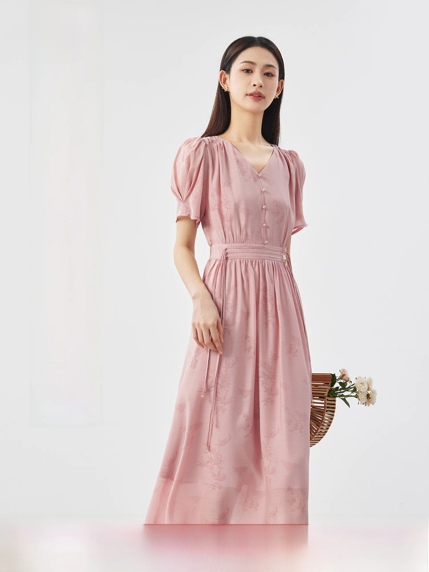 

Новая дизайнерская длинная юбка с V-образным вырезом, утягивающая талию, с вышивкой в китайском стиле и объемным узором, с эффектом пышности.