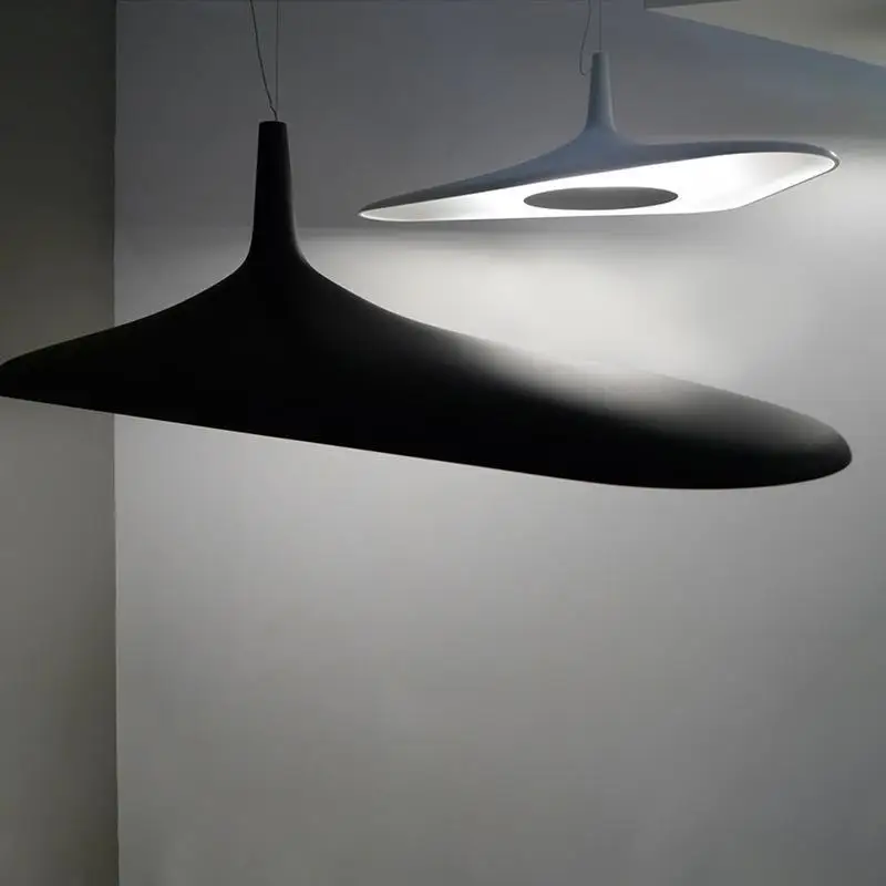 Lustre italiano de design irregular, iluminação moderna e minimalista