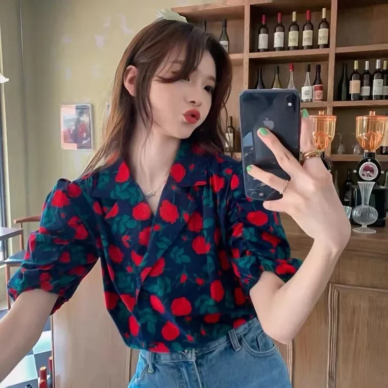 Camisa holgada de manga corta con estampado de rosas para mujer, camisa Retro de moda de estilo de Hong Kong, gran oferta de verano de la temporada, manga de burbuja