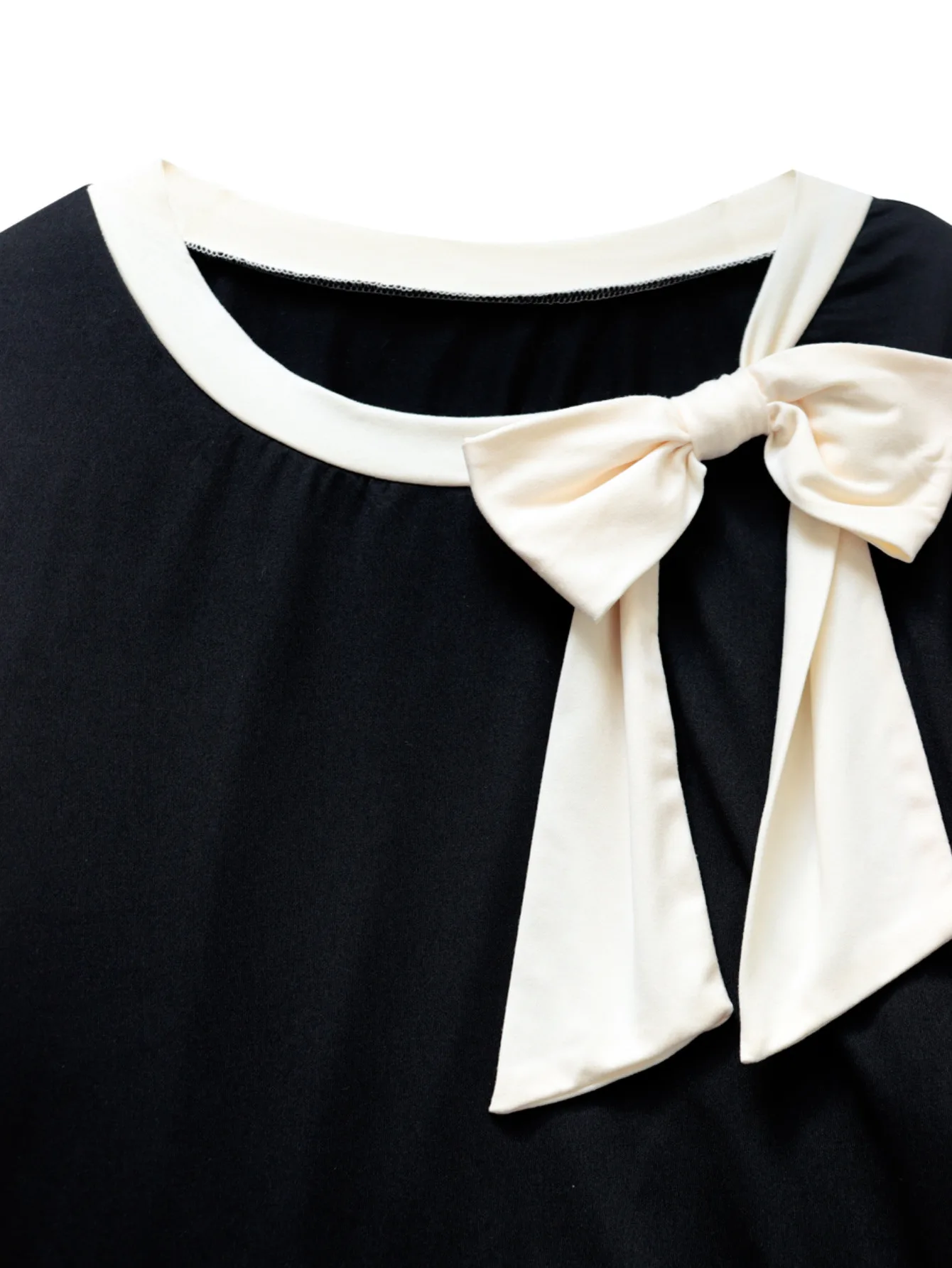 여성 플러스 사이즈 블랙 화이트 리본 장식 라운드 넥 긴팔 스모크드 웨이스트 우아한 캐주얼 데일리 패션 미디 드레스