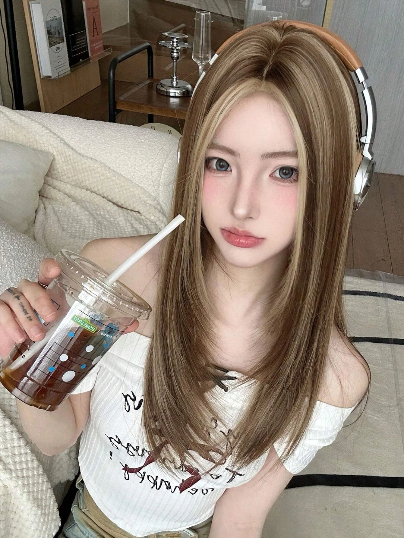 

Длинный волнистый парик, парик с центральным пробором, 1 синтетический термостойкий материал, волнистый парик разных цветов, длина 26 дюймов, изготовлен из волокна, подходит для повседневного ношения, натуральный и реалистичный