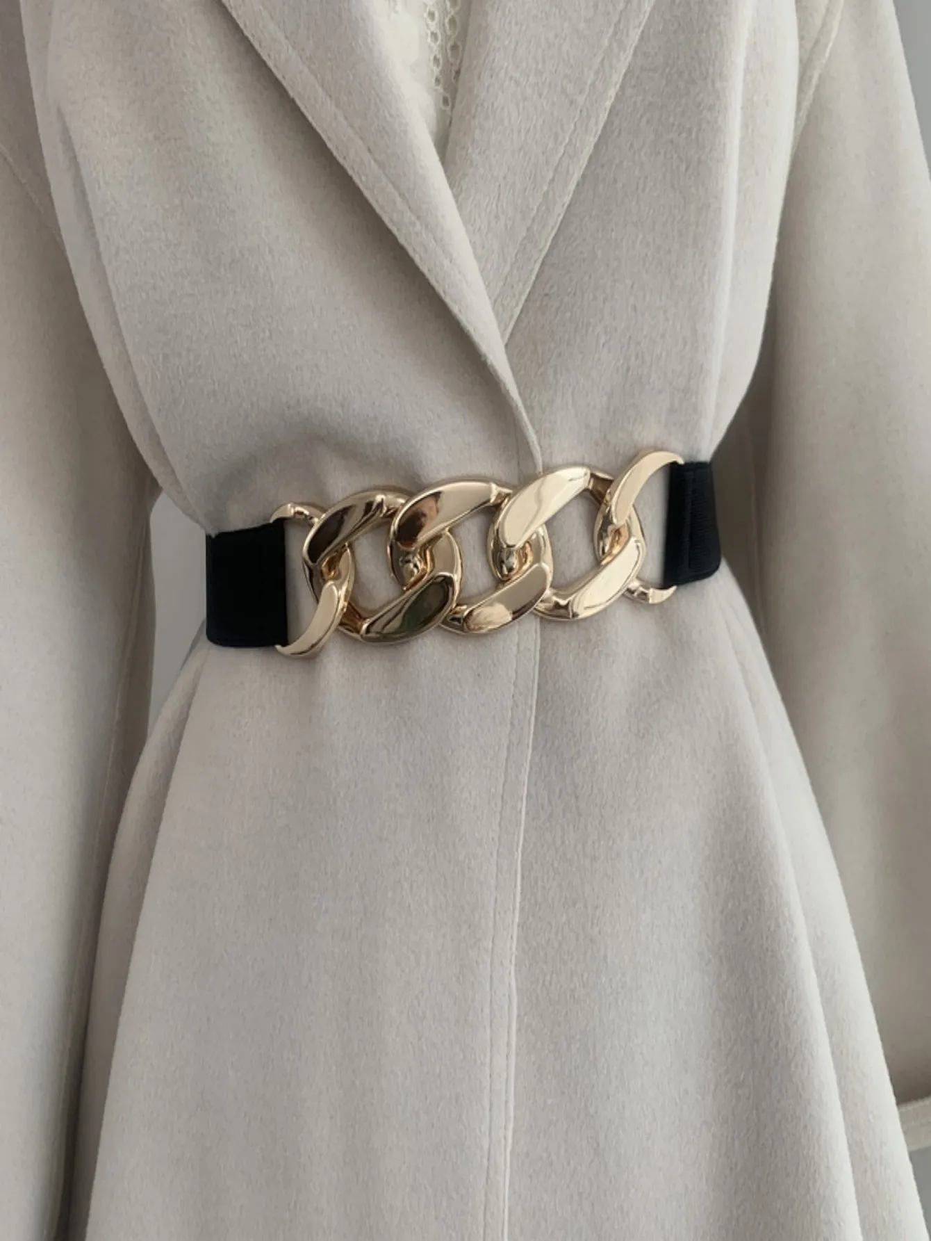 The Black Stretchy Elastic Chain Belt Is Slimming and Versatile. It Cinches the Waist and Is Suitable for Pairing with Sweaters,