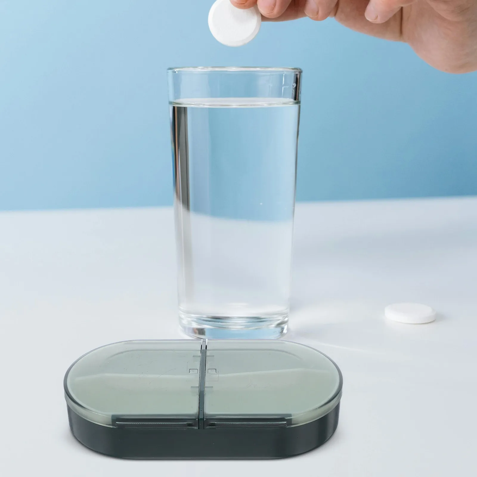 

3Pcs Compact Pill Organizer Weekly 4 Section Airtight Moisture Proof Travel Pill Holder Portable Tablet Dispenser Pocket