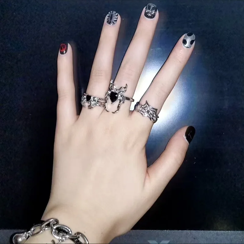 Gothic Punk Black Animal Spider Finger Rings Women Electroplated Alloy Creative Vintage Insect Rings Cool Stuff Party Jewelry