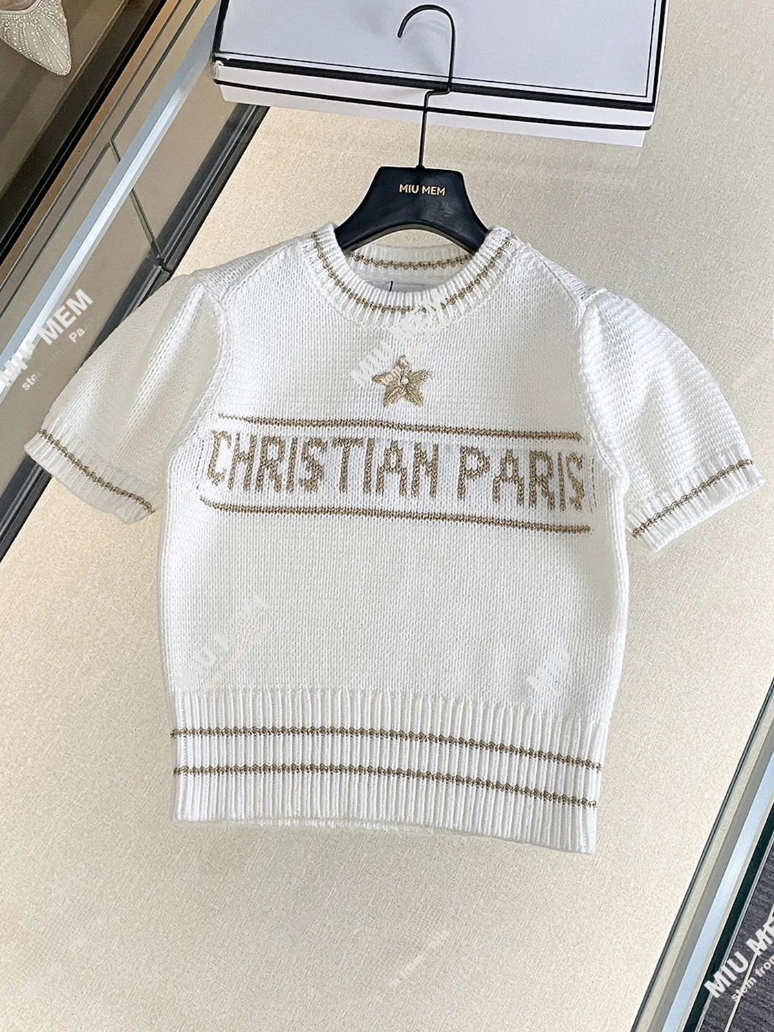 

High-End Autumnal Casual Embroidered Letter Knitted Top T-irt Women's Faion European Sle Commute Simple Regular Fit