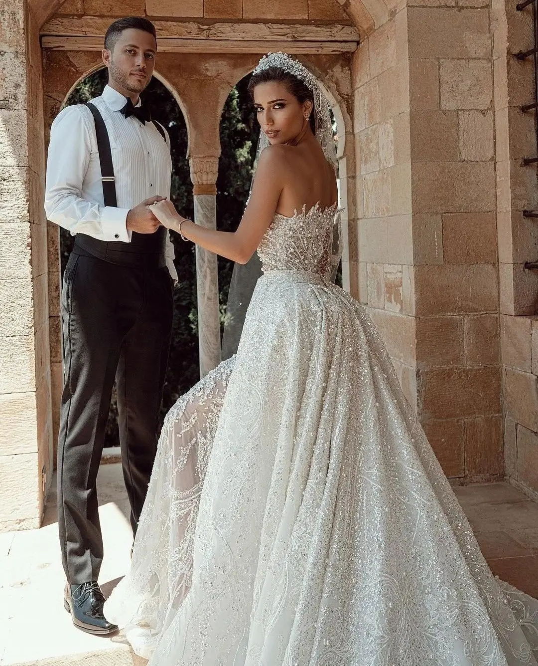Customized Pearls One Shoulder Wedding Dresses Luxurious Lace Appliques Bridal Gown Detachable Train