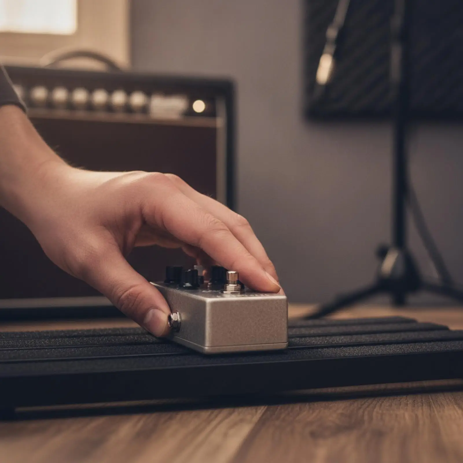 Guitar Pedalboard Rigid Pedalboard with Support Feet Small Pedal Board Sturdy