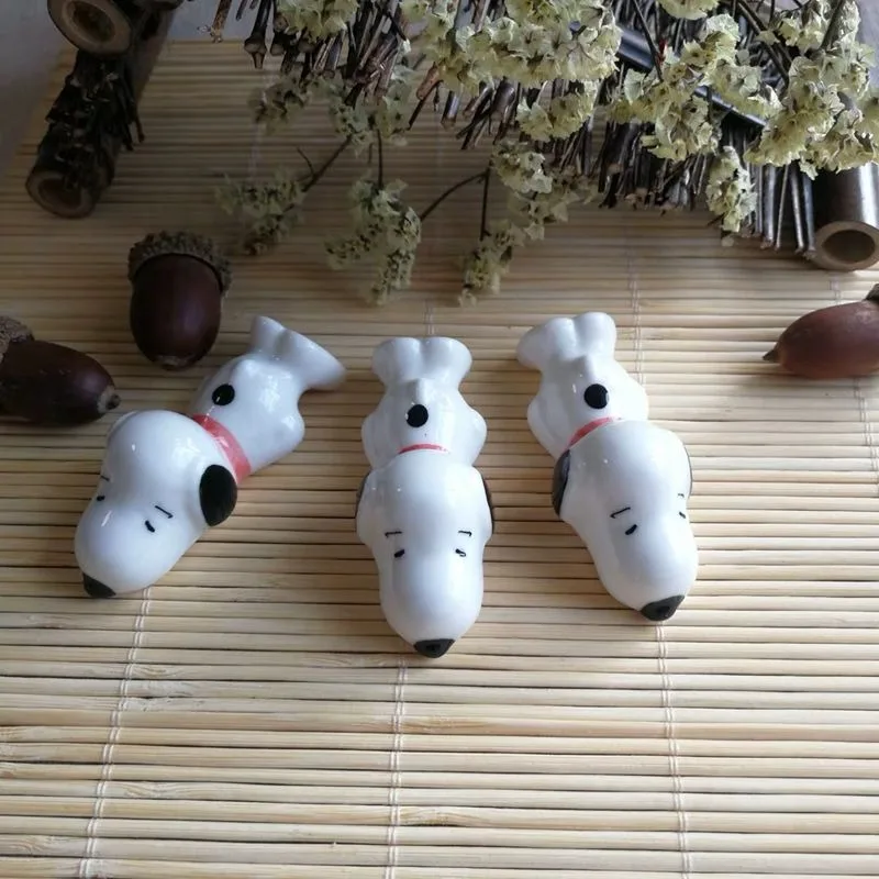 Hiasan kartun lucu Snoopy, ornamen kecil dekorasi desktop keramik portabel tampilan tinggi modis kreatif baru untuk pria dan wanita