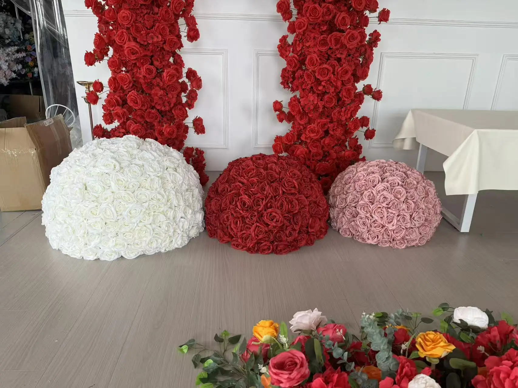 Künstliche Blumenkugel mit galvanisierter Eisenblumenhalterung für Hochzeitstisch, künstliche Blumen für Hotel, Party, KTV, Schaufensterdekoration – Detail 4