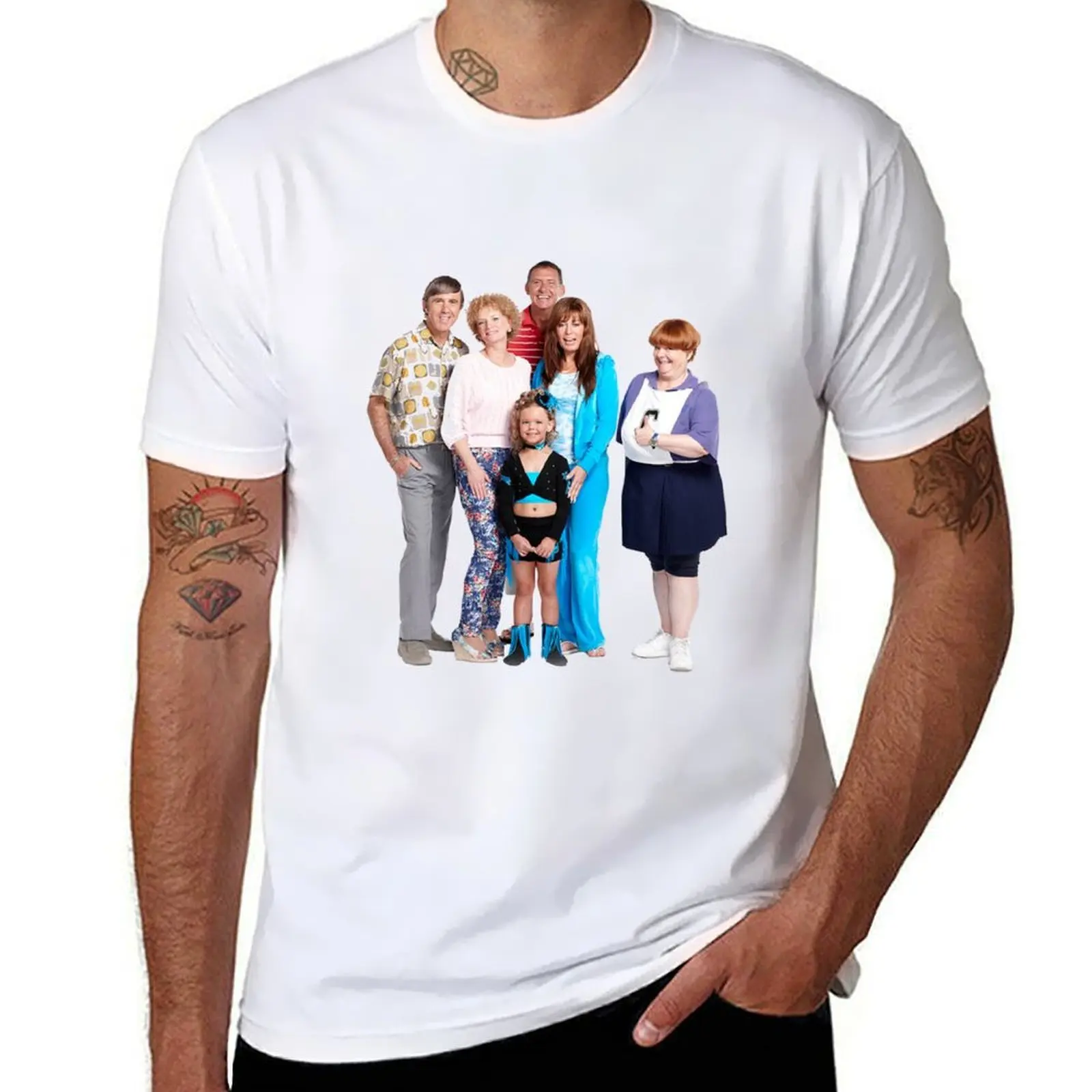 

Kath and Kim: Full Family Photo T-Shirt mens graphic t shirts cotton t shirts high quality T-Shirt