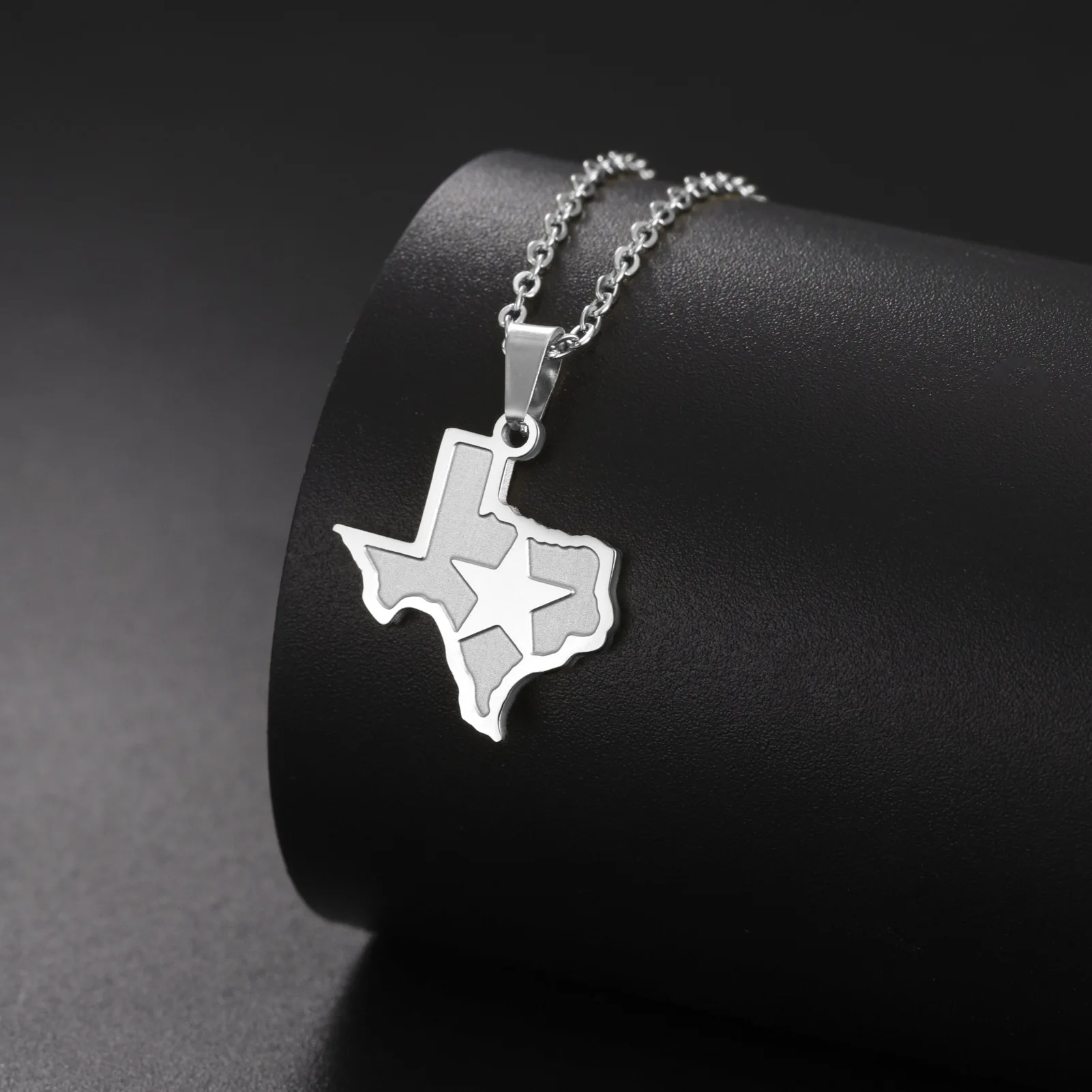 New style fashionable Texas state map pendant necklace - stainless steel map with five-pointed star collar chain as a gift acces